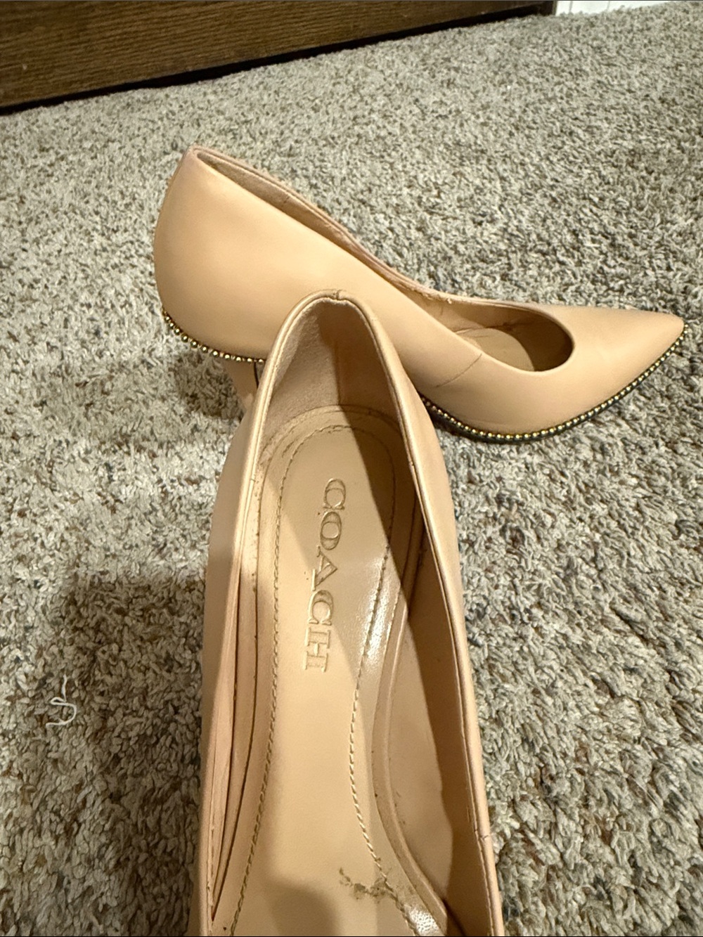 Coach Tan Nude Cream Pointed-Toe Gold Stud Trim Pumps Size 8 - Picture 4 of 16